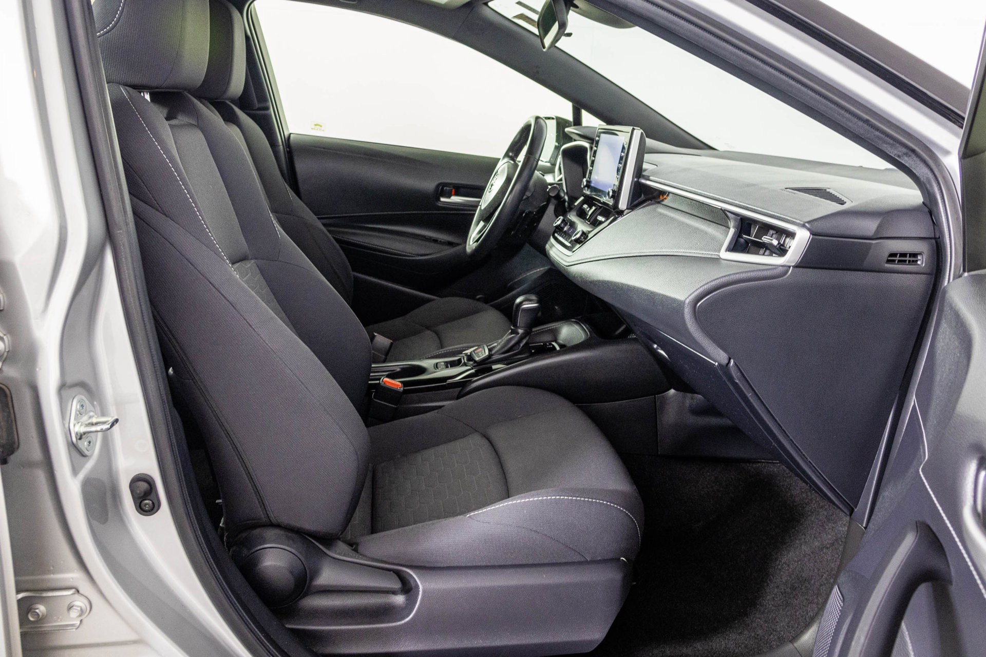 Used 2021 Toyota Corolla SE w/ Carpet Mat Package (TMS) FWD image 43