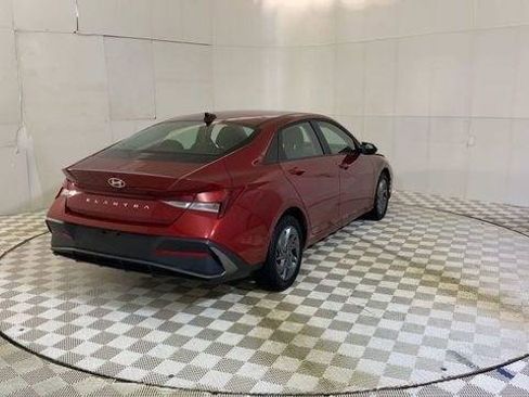 Used 2024 Hyundai Elantra SEL FWD image 2