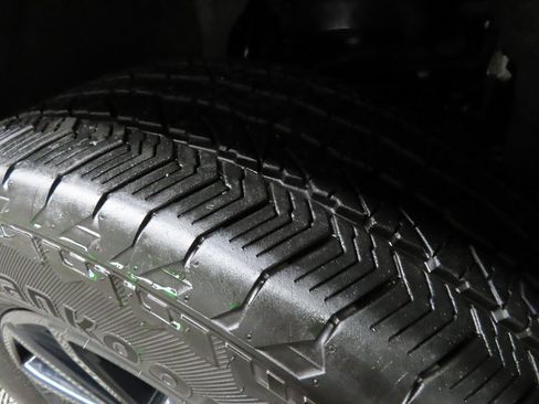 Used 2024 Ford F150 Platinum w/ FX4 Off-Road Package image 7