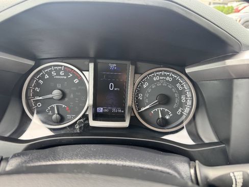 Used 2022 Toyota Tacoma SR5 AWD/4WD image 16