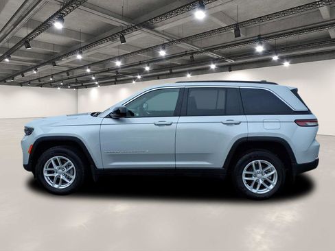 Used 2025 Jeep Grand Cherokee Laredo X w/ Luxury Tech Group I image 4