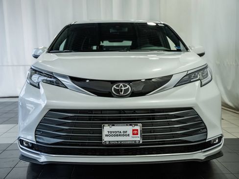 Used 2026 Toyota Sienna Limited AWD/4WD image 2