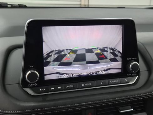 Used 2024 Nissan Rogue SV image 29