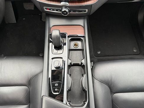 Used 2024 Volvo XC60 B5 Plus image 26