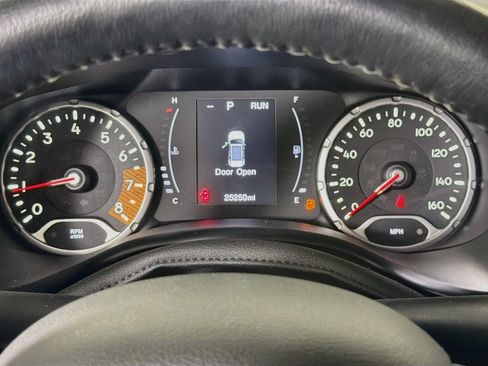 Used 2023 Jeep Renegade Latitude w/ Premium Group AWD/4WD image 16