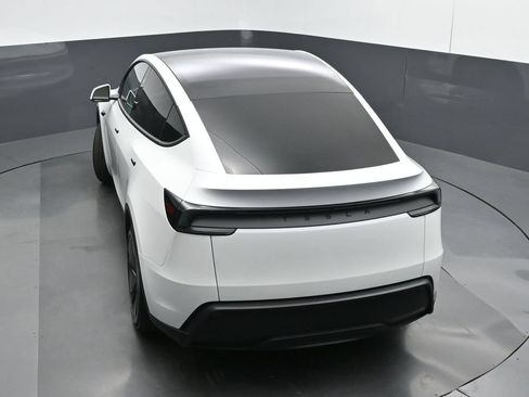 Used 2026 Tesla Model Y 2WD image 44