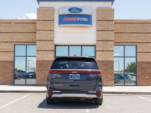 Used 2022 Kia Carnival LX FWD image 7