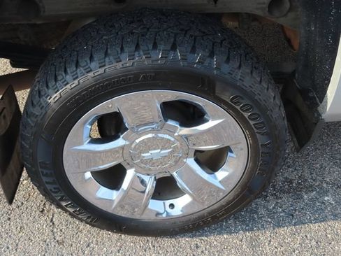 Used 2018 Chevrolet Silverado 1500 LTZ w/ Sport Package AWD/4WD image 17