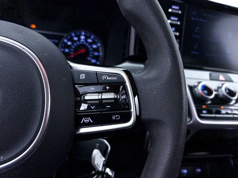 Used 2022 Kia Sorento LX image 28