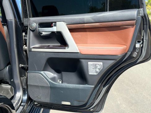 Used 2018 Toyota Land Cruiser w/ Carpet Mat Package AWD/4WD image 35