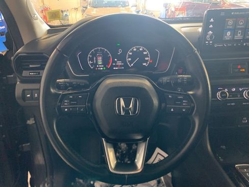 Used 2023 Honda Pilot Touring image 15