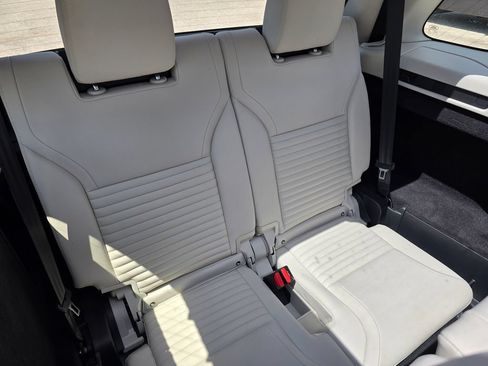 Used 2025 Land Rover Discovery S AWD/4WD image 41