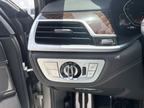 Used 2021 BMW 740i w/ M Sport Package RWD image 21