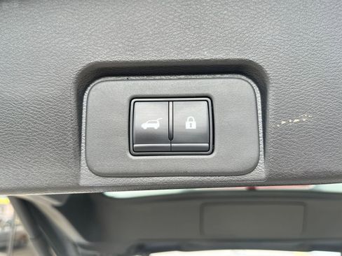 Used 2025 Nissan Rogue SV image 23