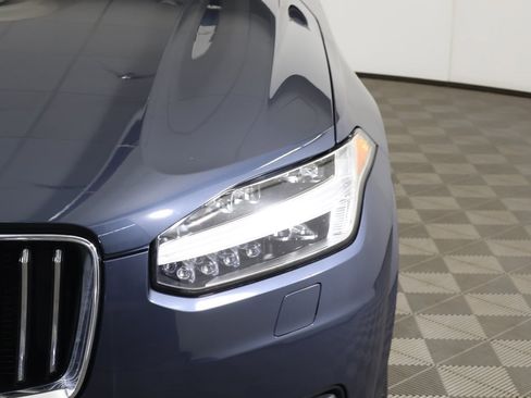 Used 2021 Volvo XC90 T6 Momentum w/ Climate Package image 17