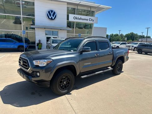Used 2022 Toyota Tacoma SR5 w/ Technology Package RWD image 1