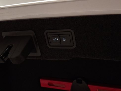 Used 2022 Audi A8 L 3.0T w/ Executive Package image 28