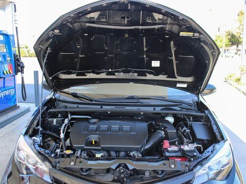 Used 2017 Toyota Corolla SE image 36