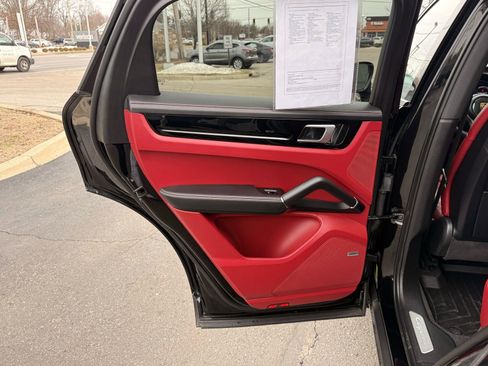 Used 2022 Porsche Cayenne Coupe image 43