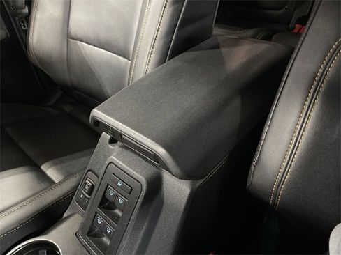 Used 2023 Ford Bronco Badlands image 26