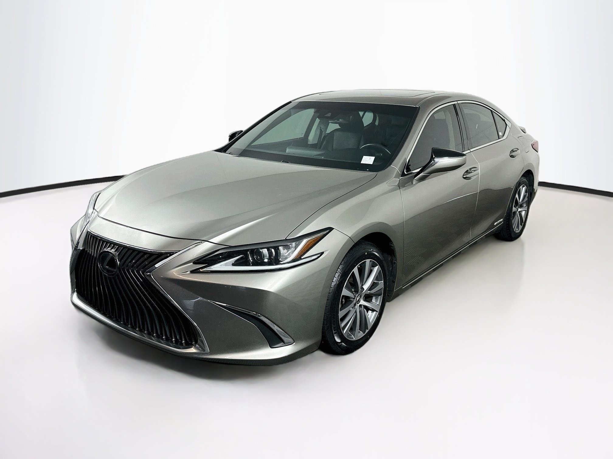 Used 2020 Lexus ES 300h w/ Accessory Package FWD image 3