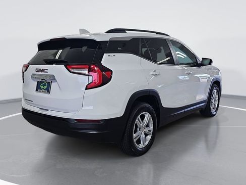 Used 2024 GMC Terrain SLE w/ Driver Convenience Package image 3