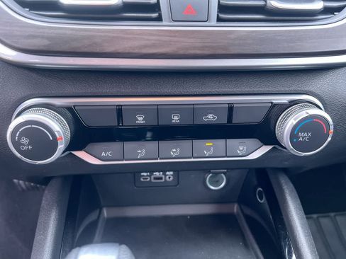 Used 2024 Nissan Altima 2.5 SV FWD image 19