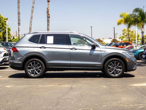 Used 2022 Volkswagen Tiguan SE w/ Panoramic Sunroof Package AWD/4WD image 5