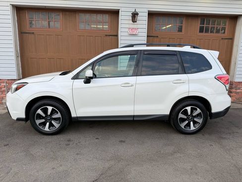 Used 2017 Subaru Forester 2.5i Premium AWD/4WD image 6