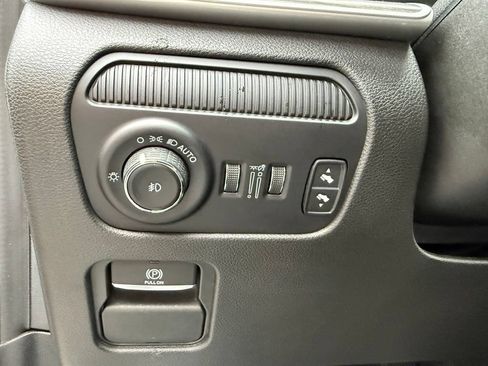 Used 2024 Jeep Wagoneer L Series II w/ Flexible Seating Group AWD/4WD image 7