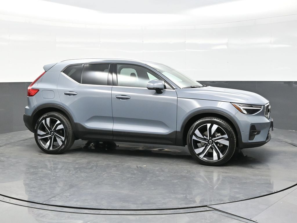 Used 2023 Volvo XC40 B5 Ultimate w/ Protection Package Premier AWD/4WD image 8