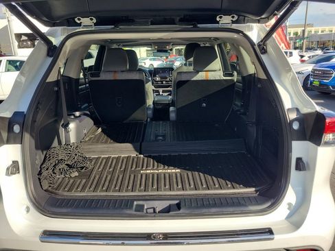 Used 2022 Toyota Highlander Bronze Edition image 10