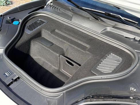 Used 2025 Porsche Macan 4 Electric image 31