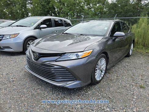 Used 2019 Toyota Camry XLE FWD image 2