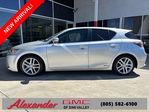 Used 2015 Lexus CT 200h w/ Navigation Package FWD image 7