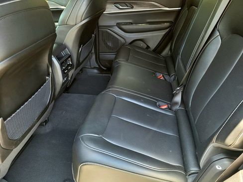 Used 2024 Jeep Grand Cherokee Limited w/ Luxury Tech Group II AWD/4WD image 10