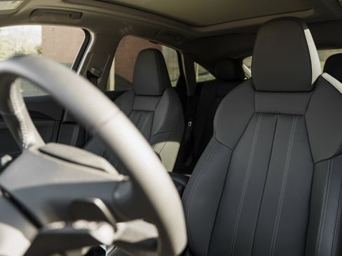 Certified 2025 Audi Q5 Premium Plus w/ Premium Plus image 21