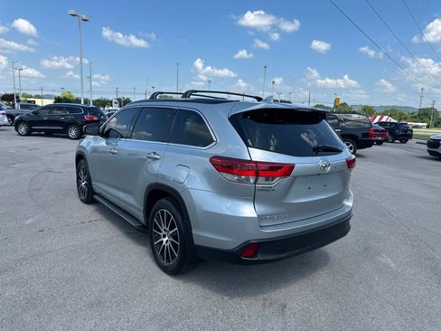 Used 2018 Toyota Highlander SE AWD/4WD image 5