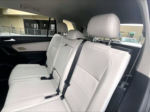 Used 2021 Volkswagen Tiguan SE FWD image 15