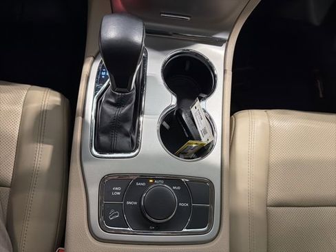 Used 2019 Jeep Grand Cherokee Limited w/ Luxury Group II AWD/4WD image 18