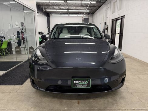 Used 2024 Tesla Model Y Long Range AWD/4WD image 2