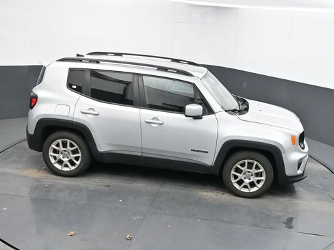 Used 2020 Jeep Renegade Latitude FWD image 14