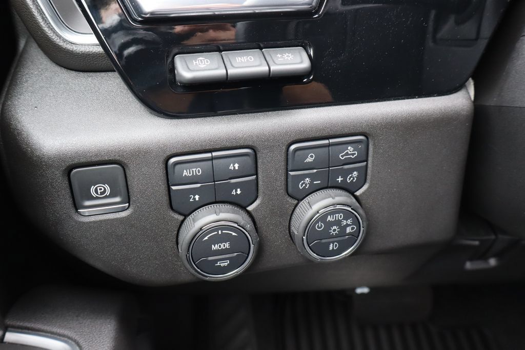 Used 2025 Chevrolet Silverado 3500 High Country w/ High Country Premium Package AWD/4WD image 13