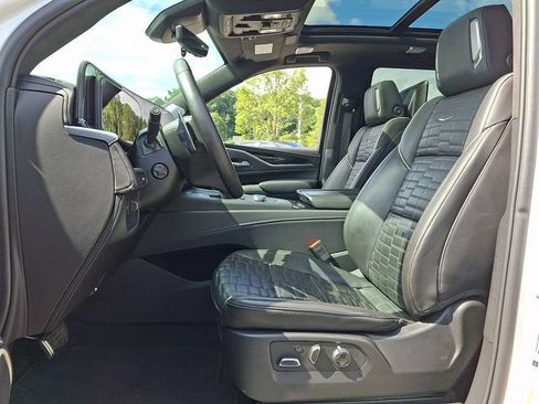 Certified 2024 Cadillac Escalade V w/ Heavy-Duty Trailer Package AWD/4WD image 13
