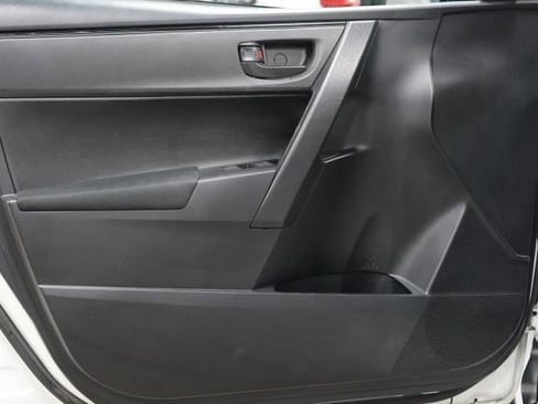 Used 2018 Toyota Corolla L FWD image 9