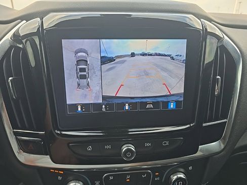 Used 2023 Chevrolet Traverse Premier image 21