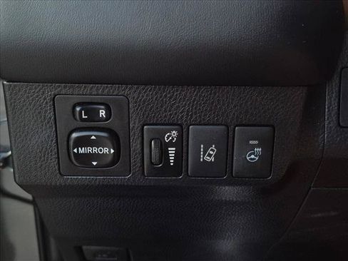 Used 2017 Toyota RAV4 Platinum FWD image 15
