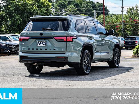 Used 2024 Toyota Sequoia Platinum AWD/4WD image 6