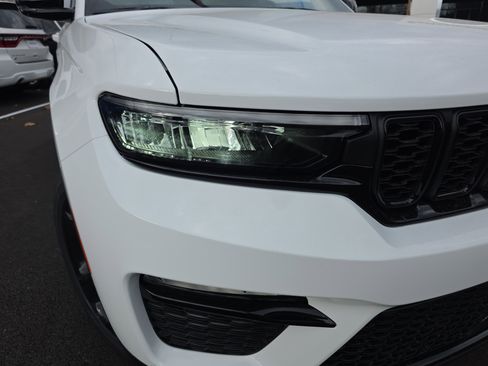 New 2025 Jeep Grand Cherokee Limited w/ Black Appearance Package image 26