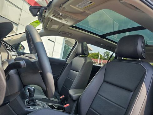 Used 2021 Volkswagen Tiguan SE w/ Panoramic Sunroof Package AWD/4WD image 21